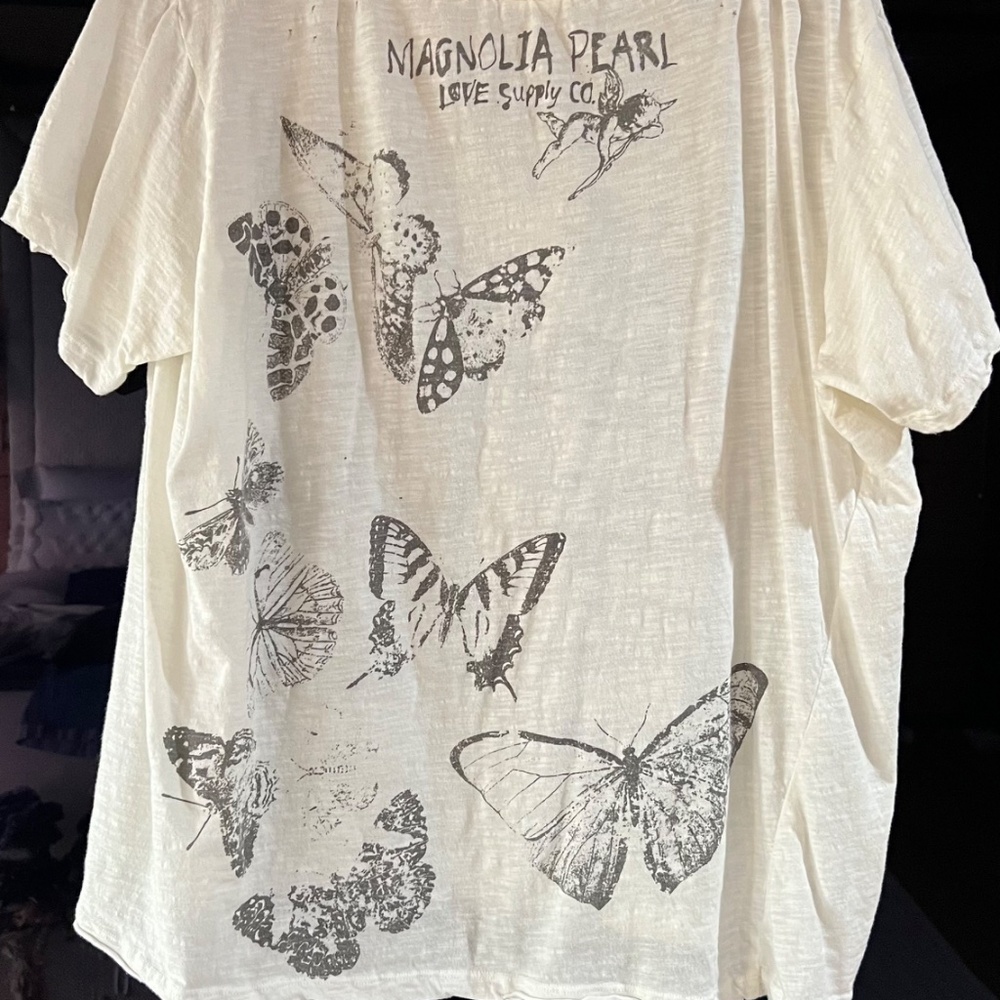 White Graphic Print Women's Top - Picture 2 of 3